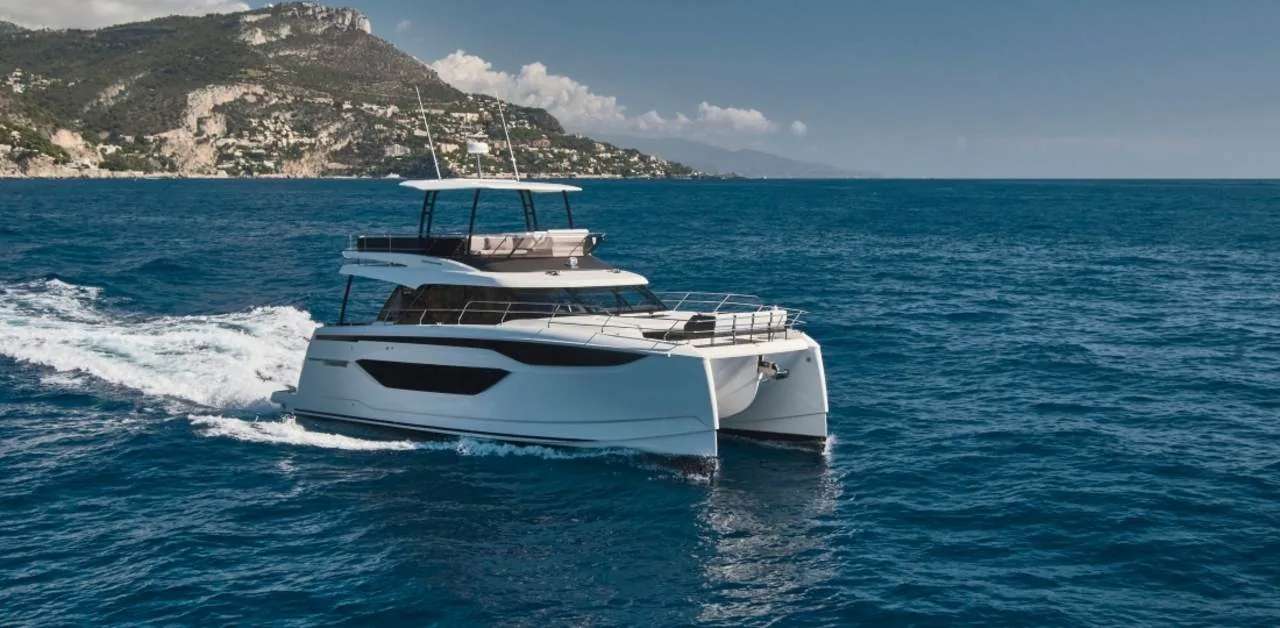 Prestige M48 in navigazione, vista esterna ufficiale