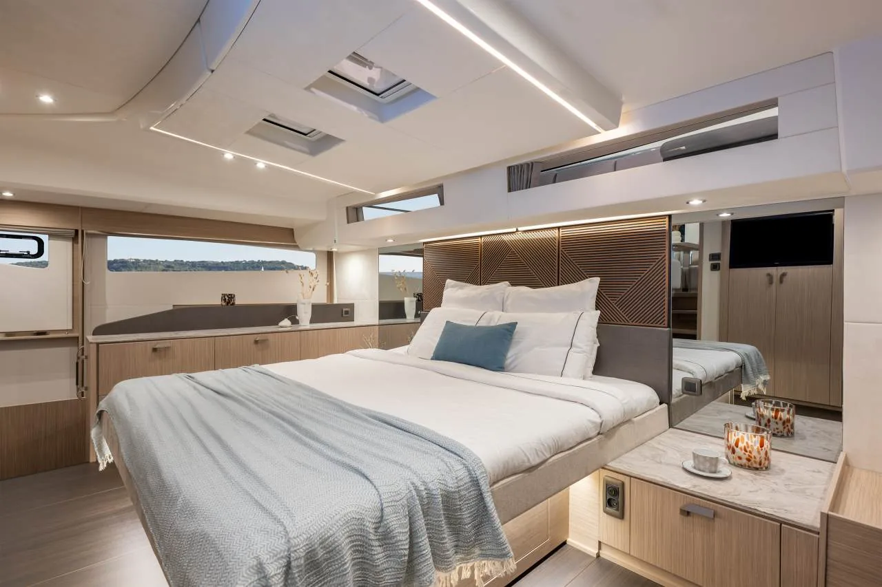 Prestige M48 cabina armatoriale luminosa
