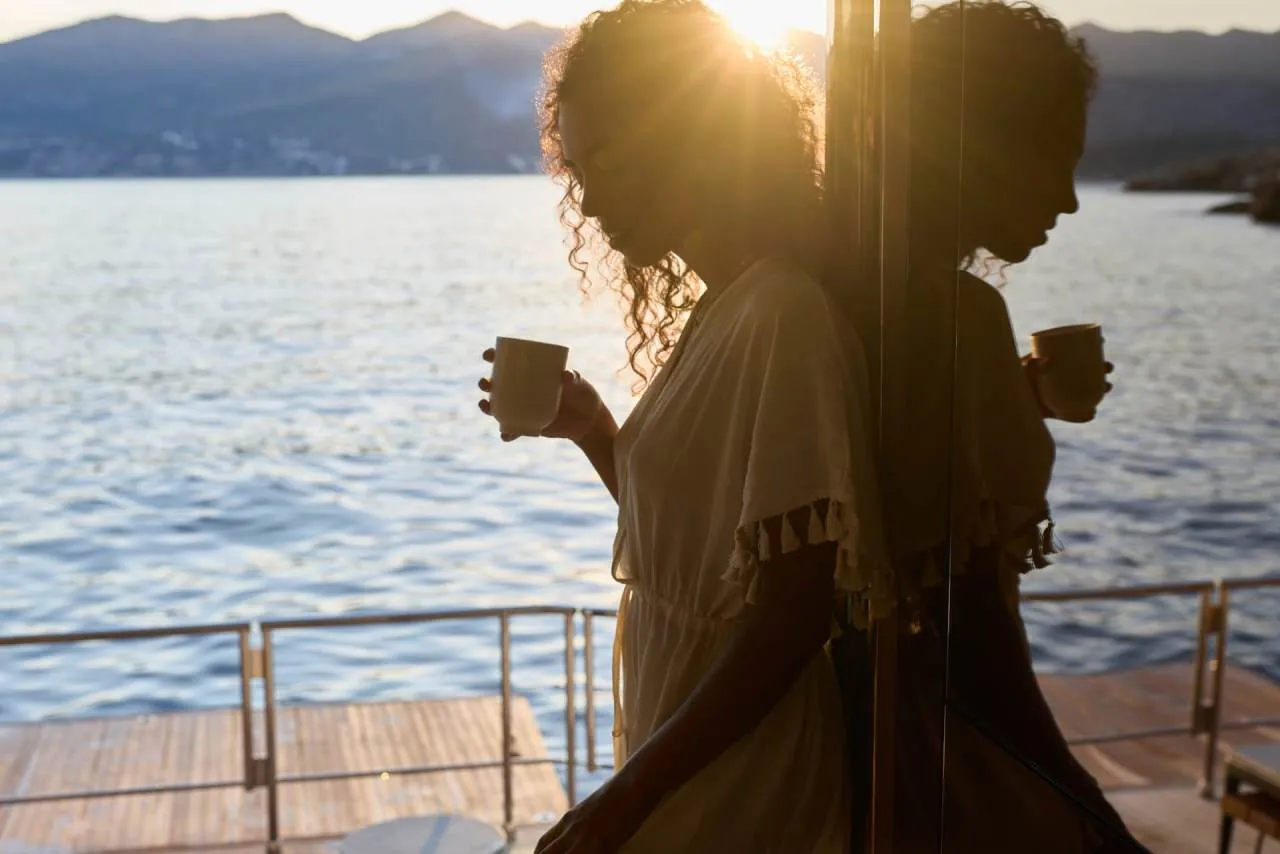 Prestige M7 tramonto e vita a bordo
