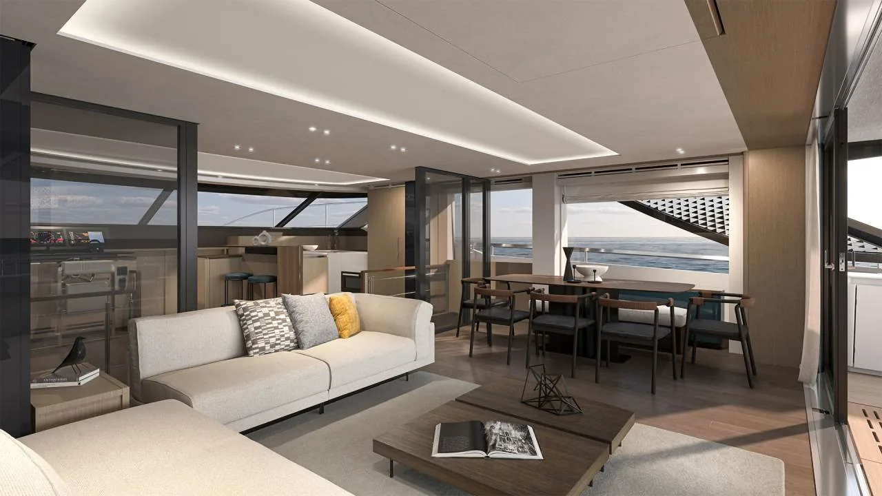 Prestige M8 EVO salone interno con grandi vetrate
