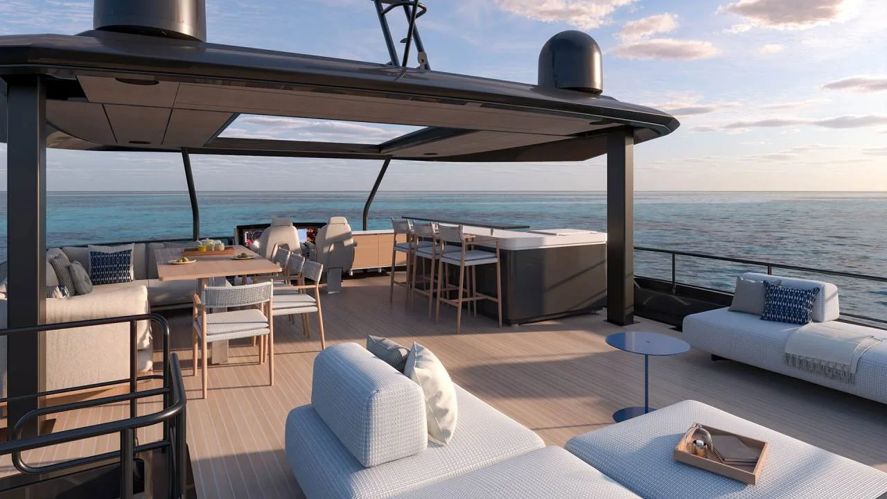 Prestige M8 EVO flybridge full beam con vista mare
