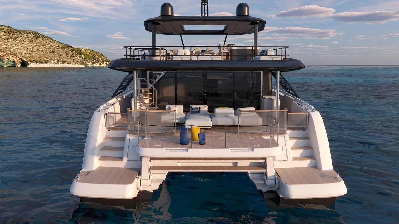 Prestige M8 EVO pozzetto e terrazza poppiera