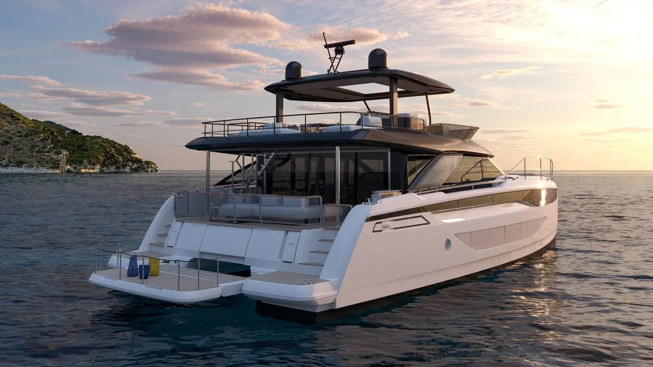 Prestige M8 EVO navigazione mediterranea vista poppiera